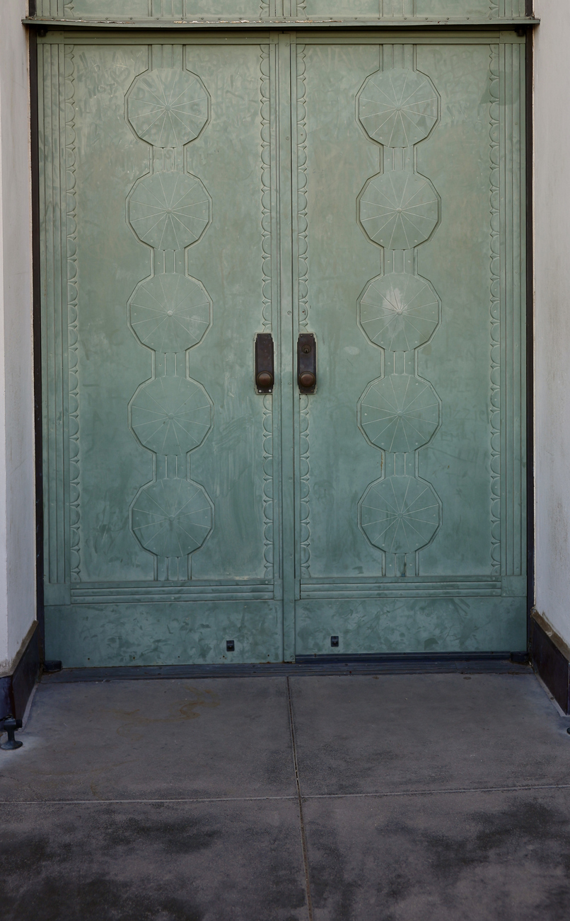 Benefits of Our Rusty Metal Door Painting