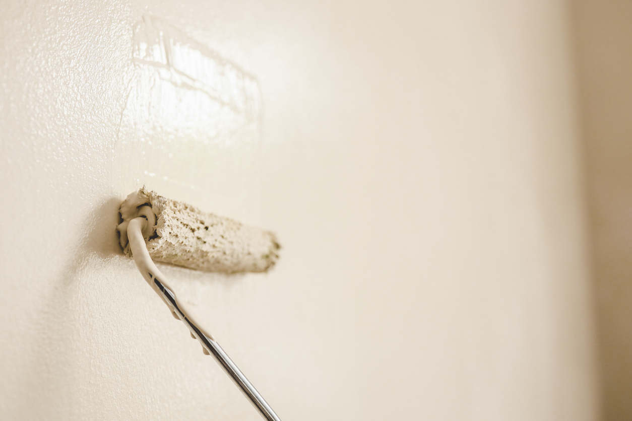 Painting the walls of a room with Paint Roller Techniques in Milpitas 